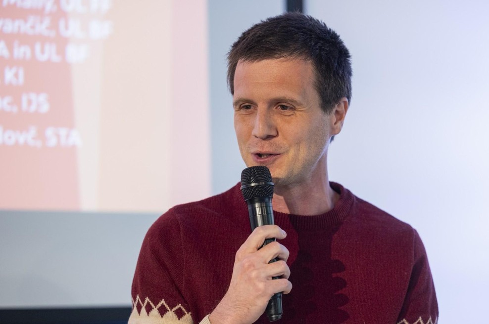 Proizvajalec izpušnih sistemov kritičen do električnih avtomobilov, ki ne potrebujejo izpušnih sistemov (foto: Bor Slana/STA)