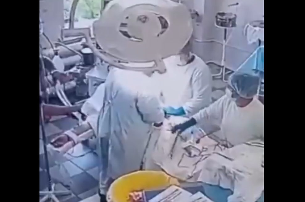 VIDEO: Tako so reagirali zdravniki sredi operacije, ko je potres na Kamčatki prizadel bolnišnico (foto: Posnetek zaslona/X/RussiaNews)