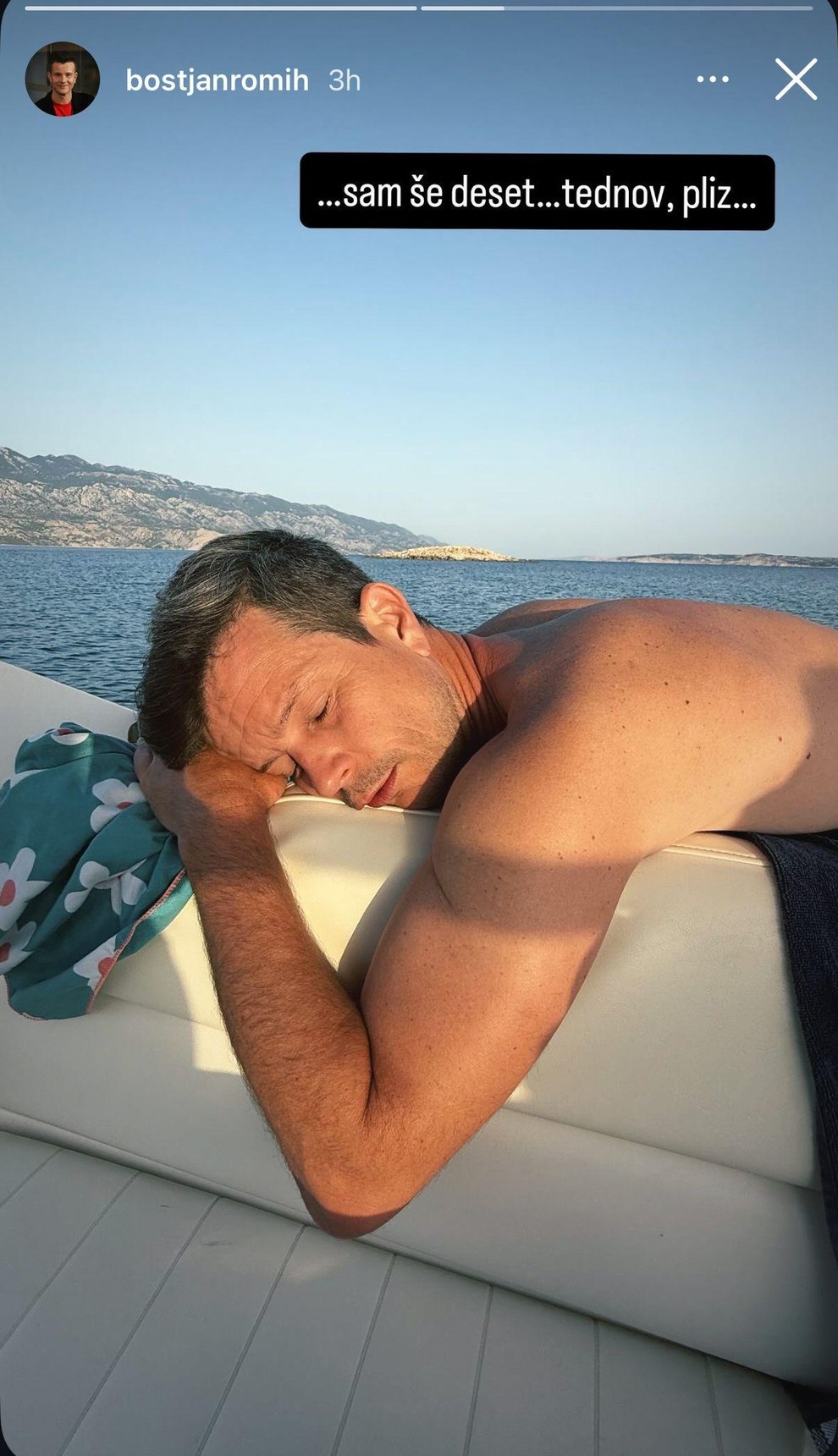 V teh dneh pa Boštjan Romih polni baterije nekje ob morju, kjer uživa v sladkem niču, iz fotografije pa je …