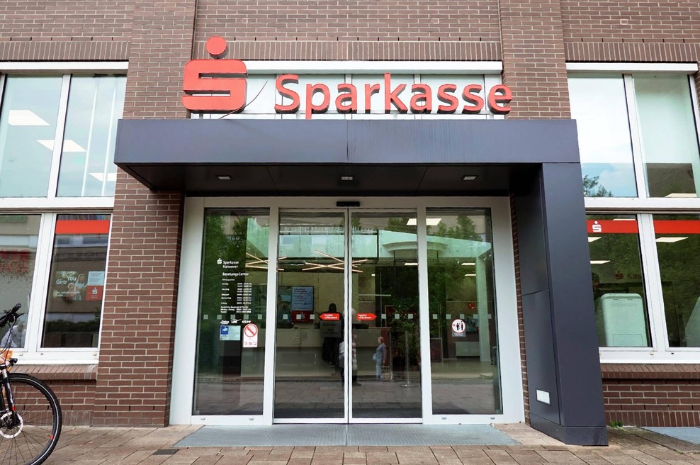Takole visoke plače imajo menedžerji v Sparkasse banki, mnogi bodo ostali brez sape (foto: Profimedia)