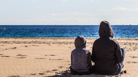 Posvojila je romskega dečka. Kar ga je slišala reči konec srednje šole, ji je razparalo srce
