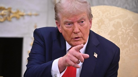 Ta gesta razkrije, kaj si Trump zares misli o govoricah o svoji smrti: "S tem je povedal vse"