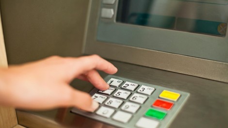 Analiza banke razkriva, koliko denarja je 'normalno' imeti na tekočem računu