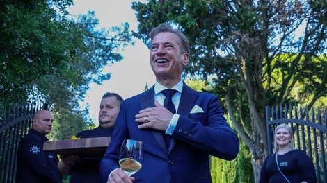 Robert Golob na poroki ni skrival čustev: "Srečen sem, da je rekla DA"