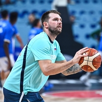 VIDEO: Na igrišču ni več mesta, odkoder Luka Dončić ne bi zadel koša