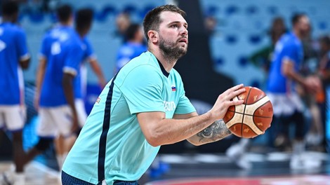 VIDEO: Na igrišču ni več mesta, odkoder Luka Dončić ne bi zadel koša