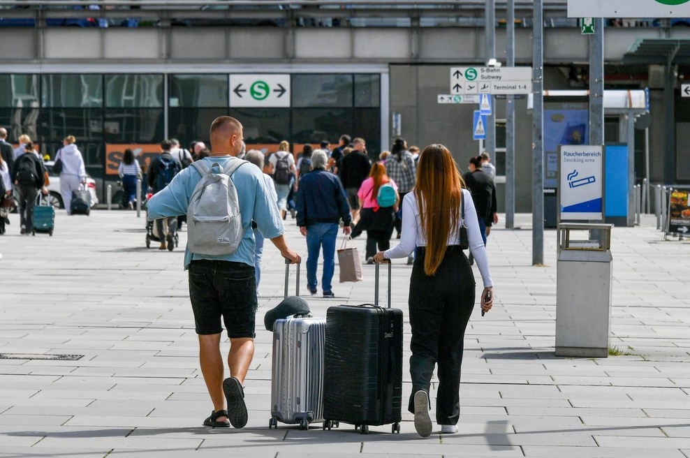 Turisti vse pogosteje po odhodu v sobah puščajo kovčke, tukaj se skriva pravi razlog (foto: Profimedia)