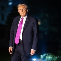 Trump ukazal odstranitev te zgodovinske fotografije, ker je preveč woke