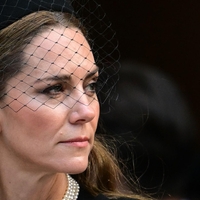 Z eno gesto Kate Middleton celemu svetu razkrila, kakšen je danes njen odnos s kraljem Karlom
