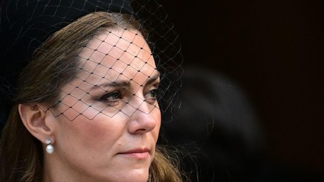 Z eno gesto Kate Middleton celemu svetu razkrila, kakšen je danes njen odnos s kraljem Karlom