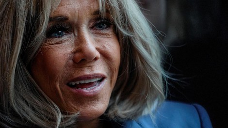Brigitte Macron bo takole dokazovala sodišču, da je ženska