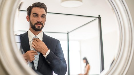 Moški iz Dubaja je Britanki na Instagramu ponujal 16.000 funtov, da bi izpolnjevala 'bizarne' fetiše za princa