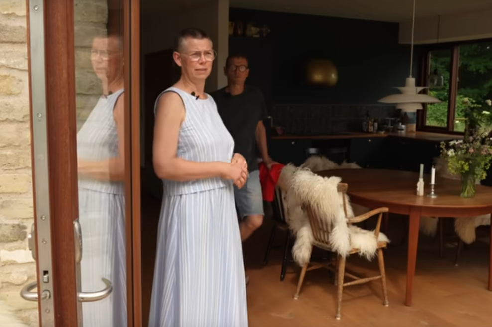 Ana živi v najlepši stekleni hiši na svetu: "Kot bi živel zunaj, v resnici pa si v varnem zavetju" (foto: Zaslonska slika/Youtube)