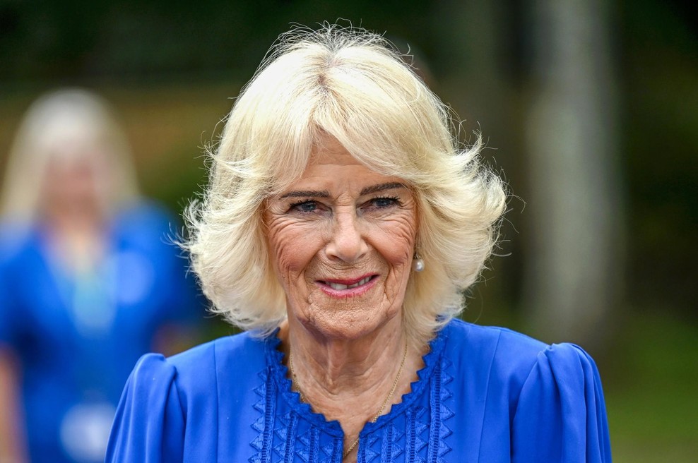 Takšne Camille Parker Bowles ne vidimo skoraj nikoli, skoraj nič ličil in daleč od stila kraljeve dame (foto: Profimedia)