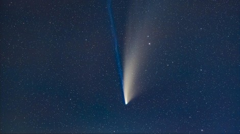 Fotografijo kometa astronomskih navdušencev delila NASA: "Naš strežnik je potem eksplodiral"