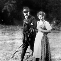 Kar je Freud počel svoji lastni hčerki, ni bilo normalno