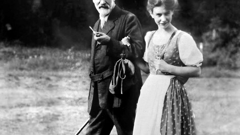 Kar je Freud počel svoji lastni hčerki, ni bilo normalno