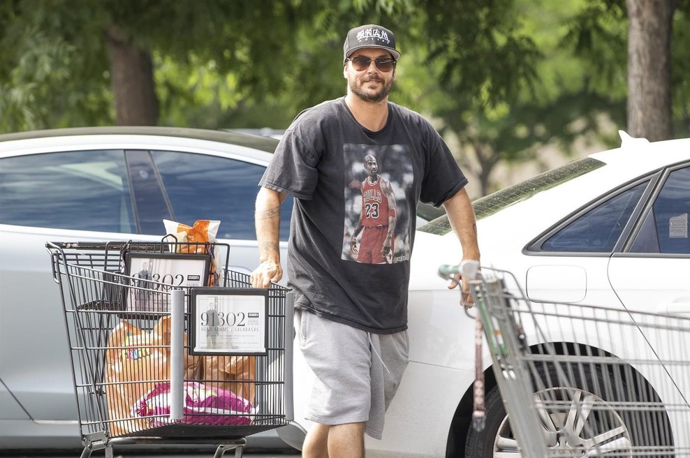 "Nož je imela v rokah," piše Kevin, Britney pa: "Samo knjigo bi rad prodal na moj račun!" (foto: profimedia)