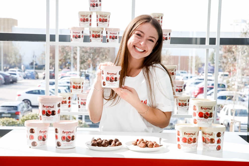 Tik pred naslednjim predavanjem pa še po okusno Franui sadje oblito s čokolado. Njam!