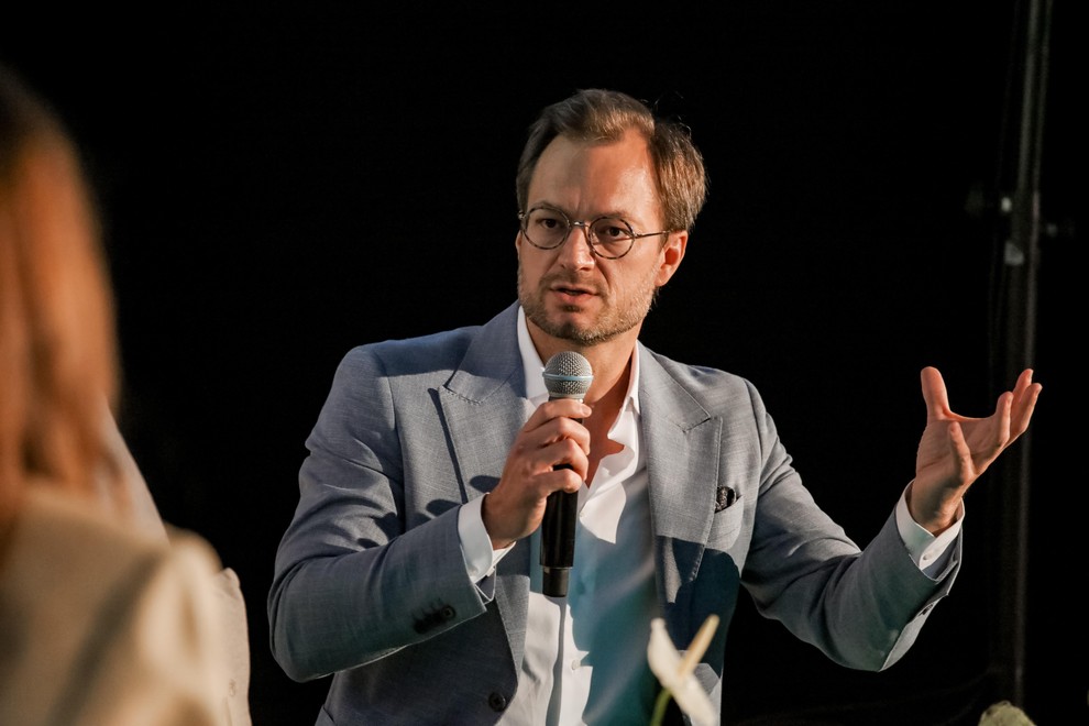 Iskrena zahvala dr. Neviu Medvedu, ki je delil svoje znanje na 8. Cosmo konferenci.