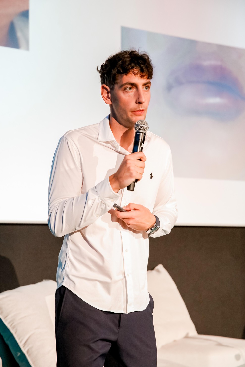 Naslednje bonus predavanje nam je pripravil Miha Verdnik, dr. dent. med., ki je obiskovalkam predstavil umetnost oblikovanja ustnic.