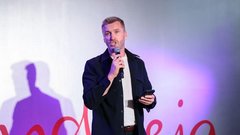 Denis Avdić, Helena Blagne, Davor Radolfi, Matej Zemljič, Robert Petan, Janez Škrabec in minister Matjaž Han počastili izid dveh novih knjig Andreje Jernejčič