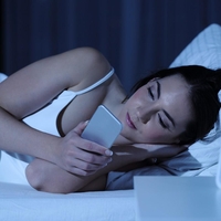 Zakaj lahko že najmanjši snop svetlobe v spalnici škoduje zdravju