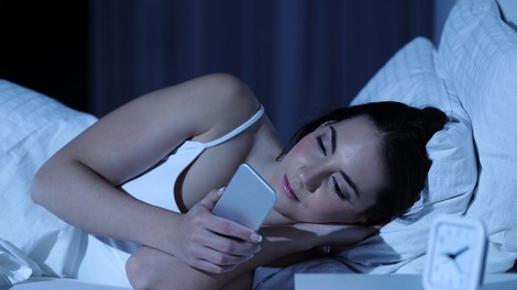 Vsaka svetloba v spalnici je za telo moteča.