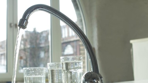 Voda še vedno ostaja pitna.