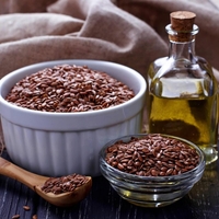 Testirali 20 ekoloških lanenih olj: V 5 izdelkih odkrili ostanke pesticidov