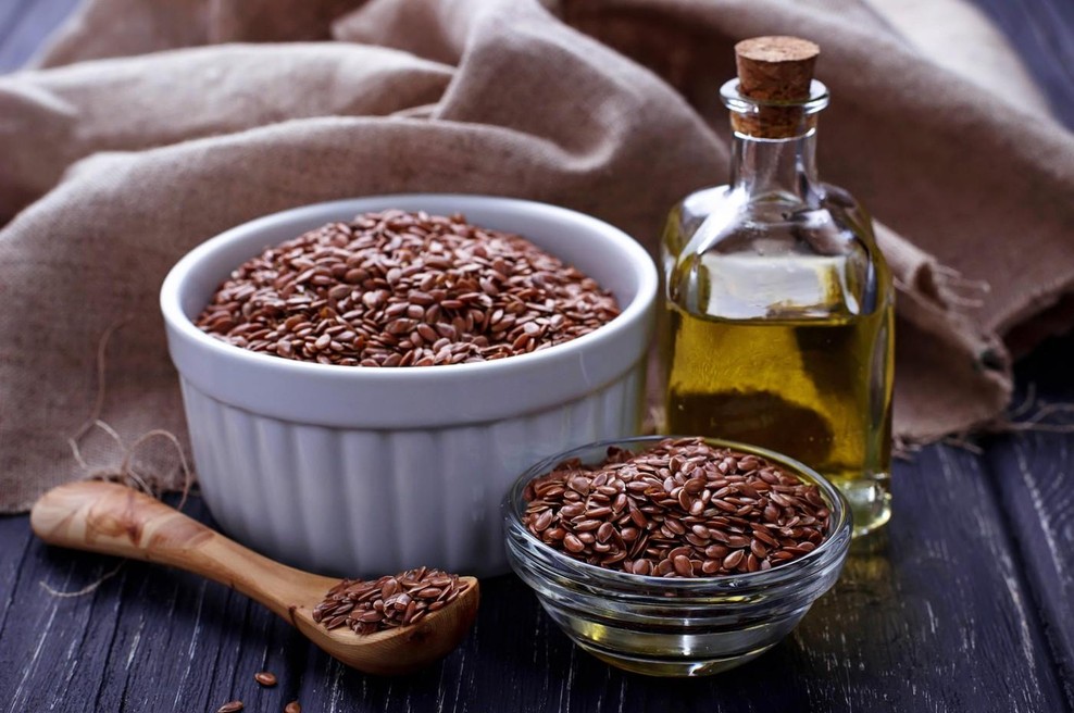 Testirali 20 ekoloških lanenih olj: V 5 izdelkih odkrili ostanke pesticidov (foto: Profimedia)