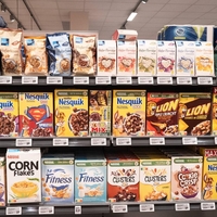 Testirali 40 sadnih kosmičev: Odkrili veliko preveč sladkorja in ostankov pesticidov