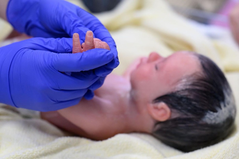 Mož priznal, da po tistem, ko je bil prisoten pri porodu, le še s težavo intimen z ženo (foto: Profimedia)