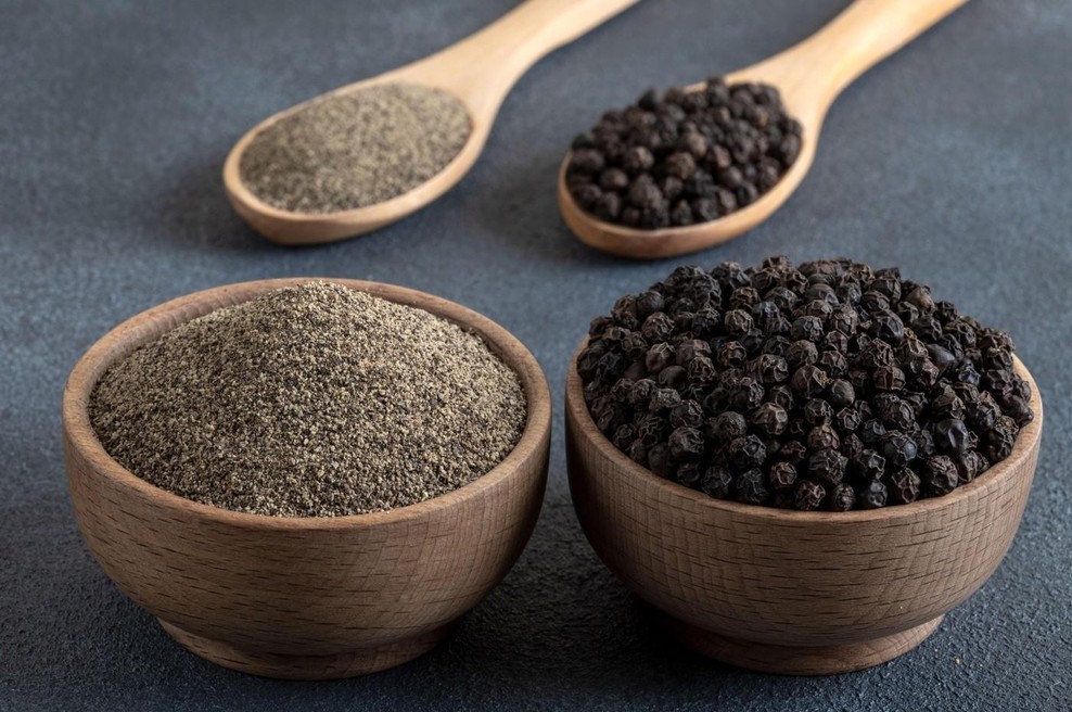 Poper nikakor ne shranjujte preblizu štedilnika, če ne želite, da bo neuporaben (foto: Profimedia)