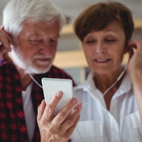 Možgani se na glasbo odzovejo, kot da je preživetveno orodje