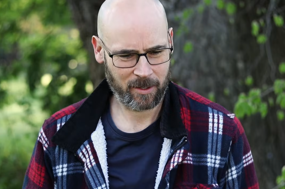 Pri 41 letih so mu diagnosticirali Alzheimerja, zdaj je izvedel, da bolezni sploh nima (foto: Zaslonska/Youtube/Fraser)