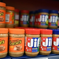 Arašidovo maslo ali naravni arašidov namaz – v čem je razlika in kaj je bolj zdravo?