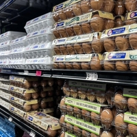 V trgovini so jajca na sobni temperaturi, doma pa jih damo v hladilnik – ali jih res moramo hladiti?