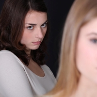 6 jasnih znakov, da vam nekdo v vaši bližini želi slabo