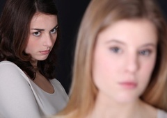 6 jasnih znakov, da vam nekdo v vaši bližini želi slabo