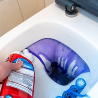 Če imate v vaši kopalnici WC gel te znane znamke, potem vas mora tole zelo skrbeti