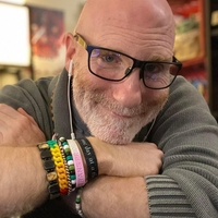 Znani psiholog "Vsi poznate nekoga, ki je preživel travmo, pa tega sploh ne veste"