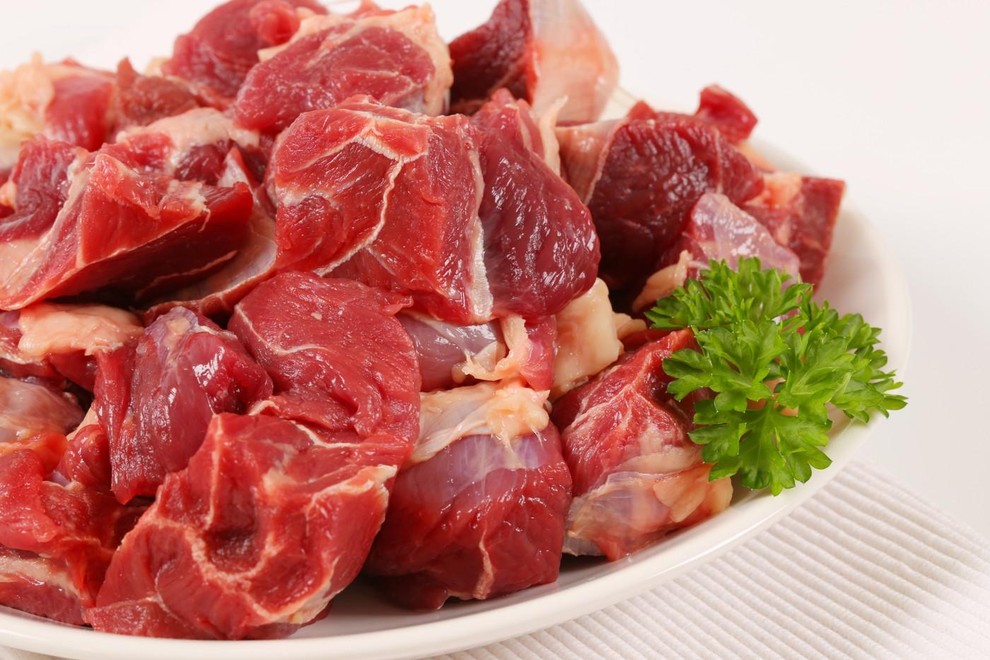 Limona in kamilica za svež videz mesa Da bi meso izgledalo sveže, mu dodajo grozdje, limonin sok in vitamin C …