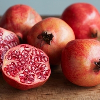 Granatno jabolko: Takole je najlažje odstraniti semena in kuhinja bo ostala čista