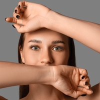 Take so obrvi, ki vsakemu obrazu dodajo leta: dobro se jim je izogniti, pravijo lepotni strokovnjaki