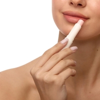 Testirali 18 balzamov za ustnice: Le en blazam je bil odlično ocenjen, do vseh ostalih kritični