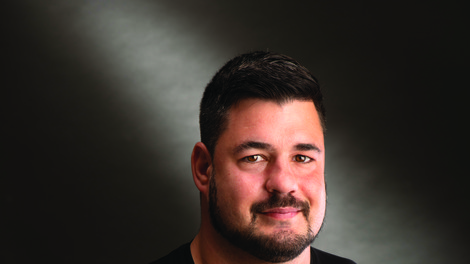 "Imate pri vas še vedno tistega invalida na hrani?" je rekla. "Bom vprašal," sem odgovoril. Star sem bil deset let.