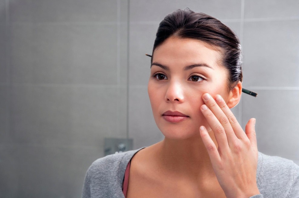 Tudi drage kreme ne bodo pomagale, če boste zvečer še naprej počeli tole (foto: profimedia)