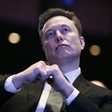 Elon Musk trdi, da kmalu ne bo ne dela ne denarja: "Vse postaja nesmiselno"
