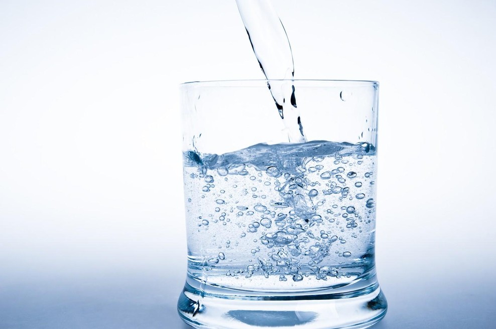 Če vodi dodate to eno začimbo, boste dobili zdravilen napitek, ki reši mnoge tegobe (foto: Profimedia)